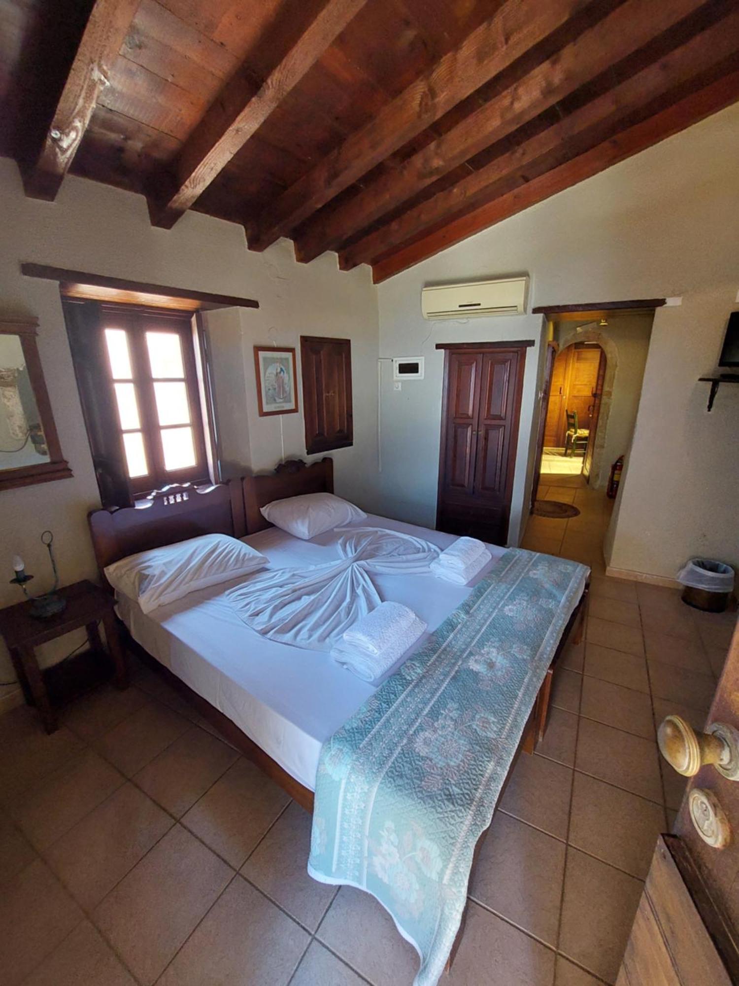 Goulas Traditional Guesthouse Monemvasía Esterno foto