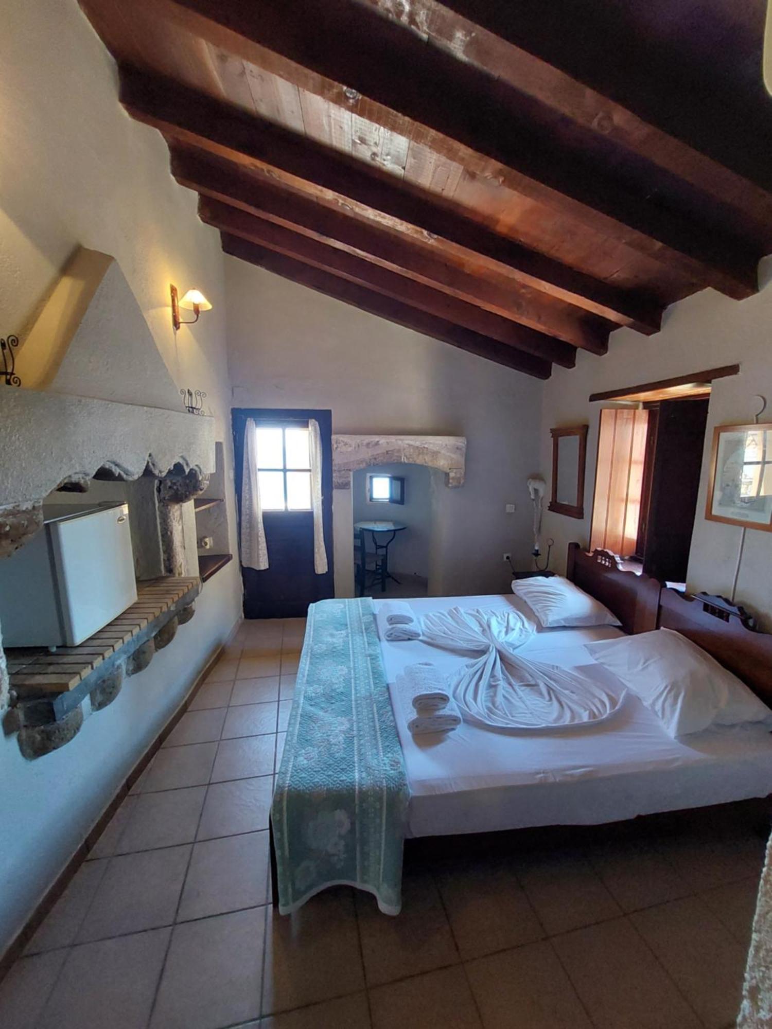 Goulas Traditional Guesthouse Monemvasía Esterno foto